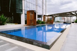 Pool - Stylish Arts Apt | Lift | Gym | Sauna (Southbank)