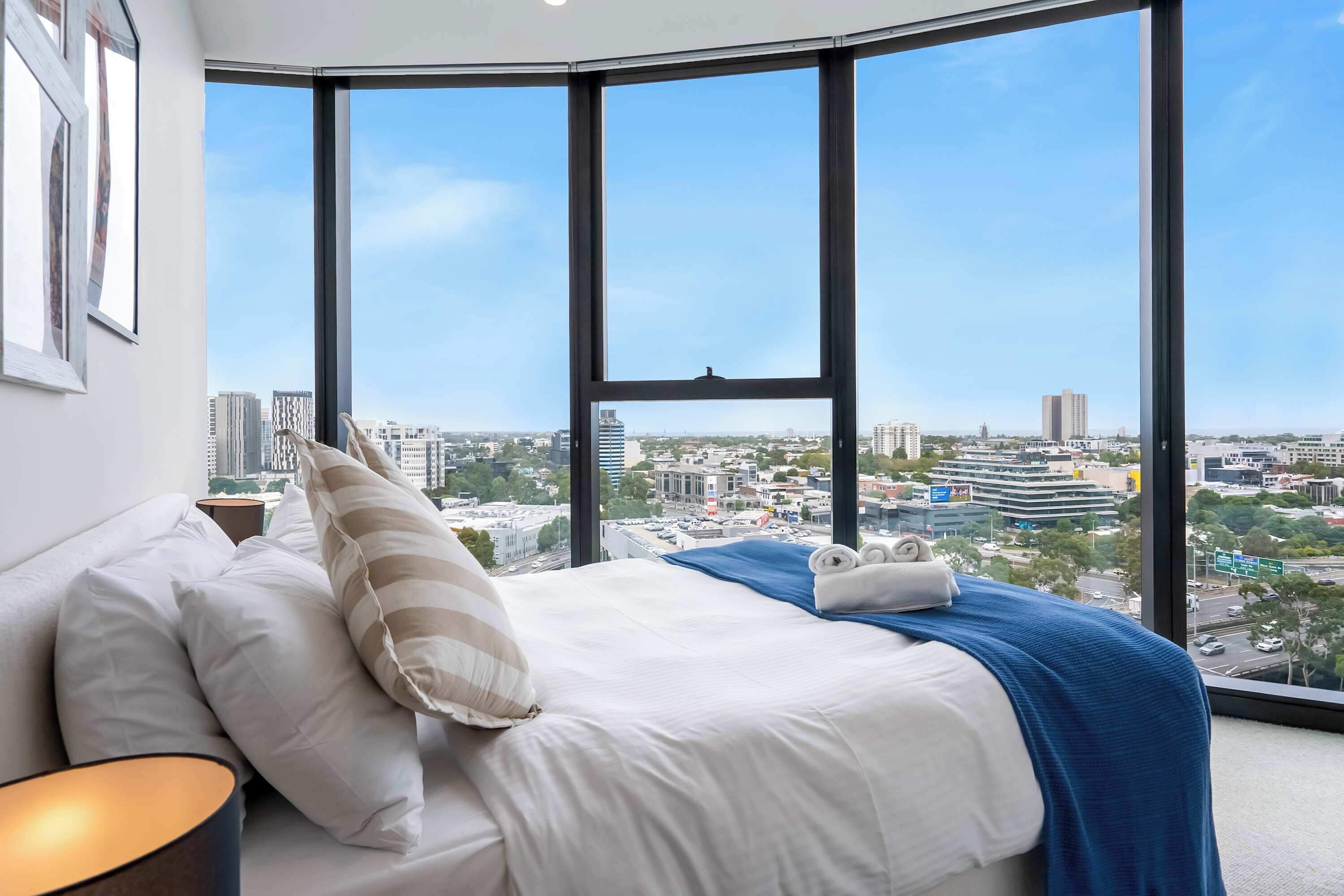 مكواة/لوح كي وواي فاي وملاءات أسرّة