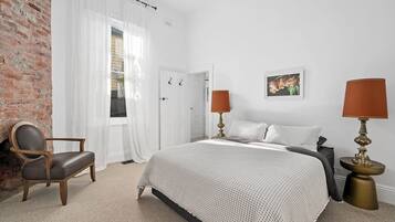 Desk, iron/ironing board, WiFi, bed sheets