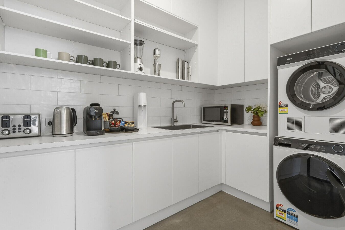 Coffee/tea maker, fridge, microwave, oven