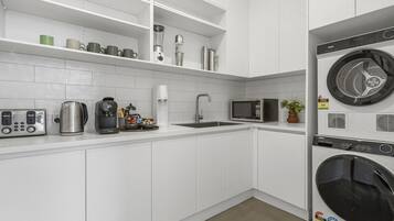 Coffee/tea maker, fridge, microwave, oven