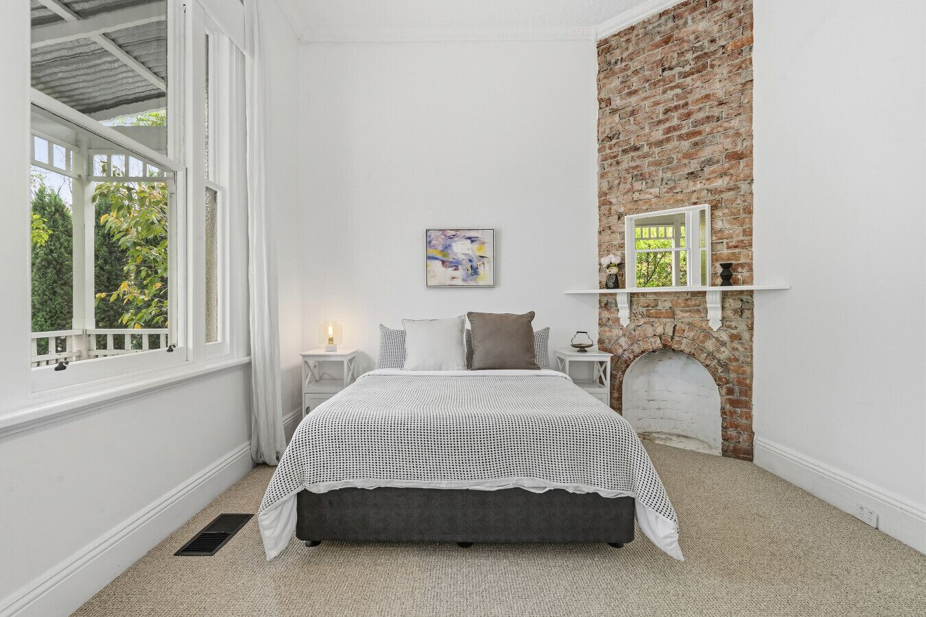 Desk, iron/ironing board, WiFi, bed sheets