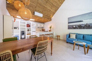 Vila | Cozinha privada | Geladeira grande, fogão, cooktop, talheres/pratos/utensílios de cozinha