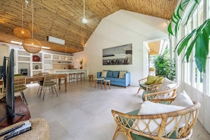Living area - The Oasis Villa (Kerobokan)