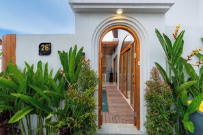 Comfort-villa | Opholdsområde | 32-tommers smart-tv med digitale kanaler