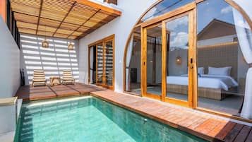 Villa Classique | Coin séjour | TV connectée de 32 pouces avec chaßnes numériques