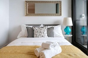 Unclassified image, 5 of 25, button - 1B1B Condo with Bay &River Views (Docklands)