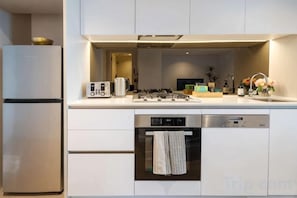 Unclassified image, 4 of 25, button - 1B1B Condo with Bay &River Views (Docklands)