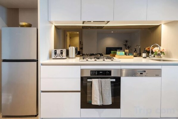 Unclassified image, 1 of 25, button - 1B1B Condo with Bay &River Views (Docklands)