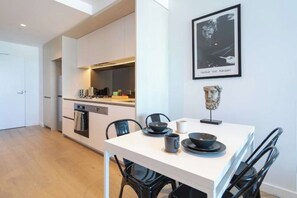Unclassified image, 4 of 25, button - 1B1B Condo with Bay &River Views (Docklands)