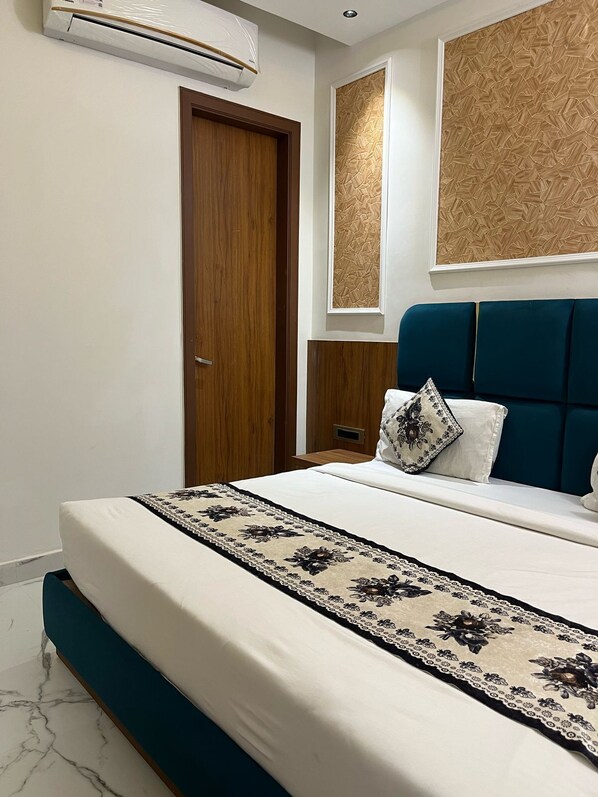 Deluxe Double Room | Desk, free WiFi