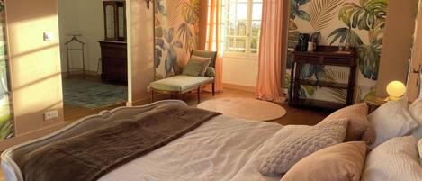 WiFi, bed sheets