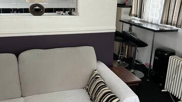 Chalet, 1 Bedroom, Smoking, Patio | Living room