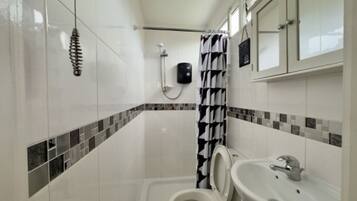 Chalet, 1 kamar tidur, Boleh Merokok, patio | Kamar mandi