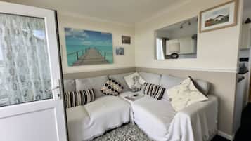 Chalet, 1 Bedroom, Smoking, Patio | Living room