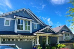 Unclassified image, 4 of 12, button - Derbyshire House Coquitlam Quiet, Clean & Comfortable · Free Parking (Coquitlam)