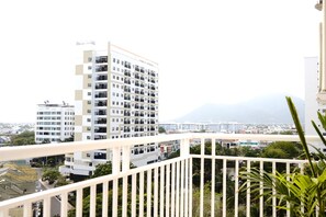 Property grounds - Lovely 2-bedroom dusk corner apartment with AC in vibrant Nha Trang (Nha Trang)