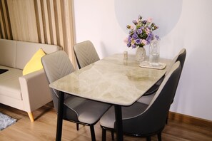 Standard Apartment, Balcony, Mountain View | In-room dining