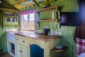 Traditional-Zimmer, mit Bad, Blick auf den Innenhof (Shepherds Hut Double)