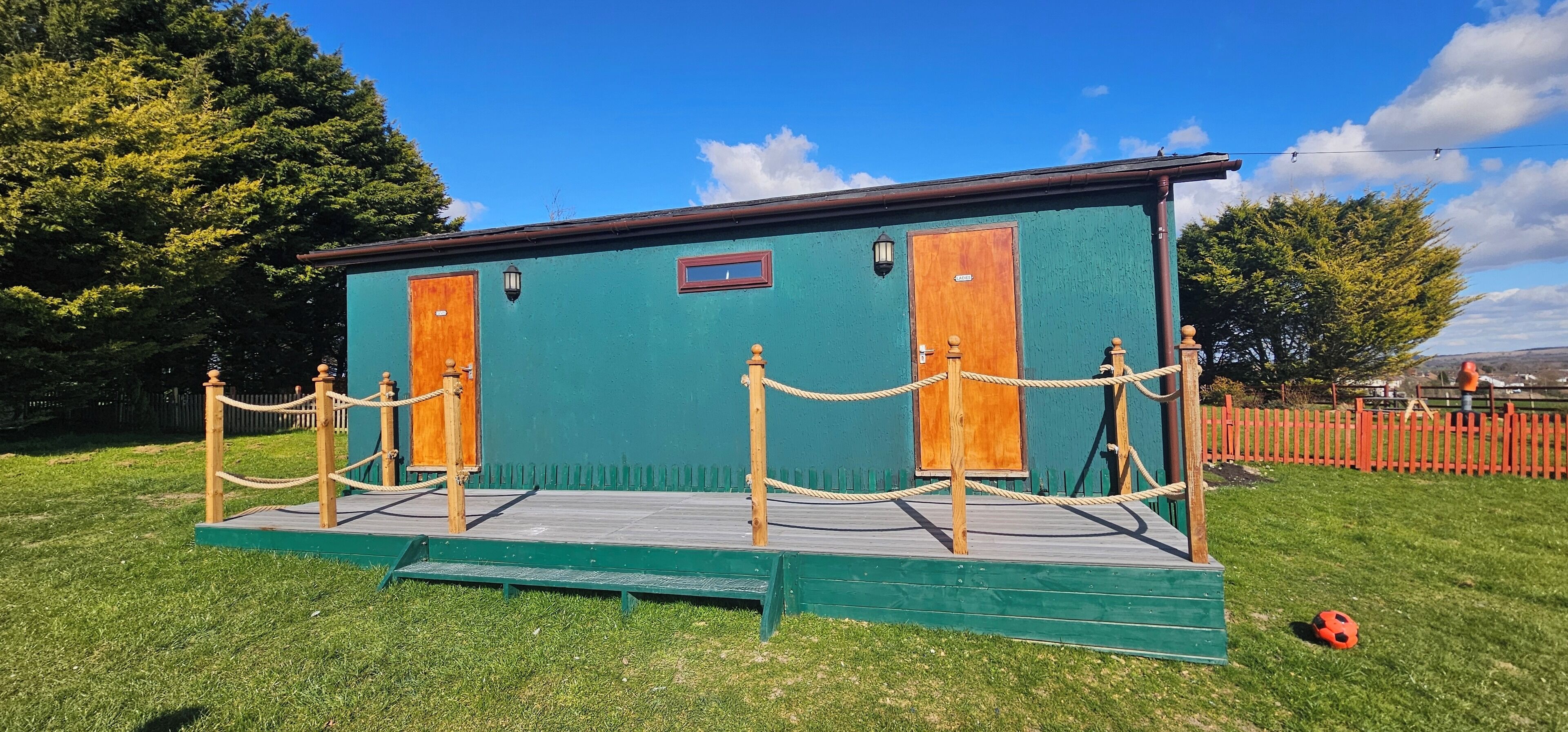 Basic Cabin | Bathroom