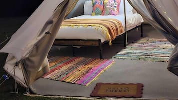 Tenda Standar, pemandangan lembah