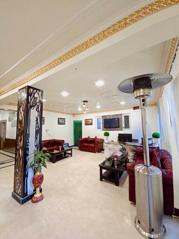 Reception - Baktoo's inn (Srinagar)