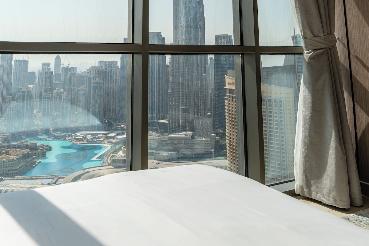 Premium bedding, in-room safe, individually decorated