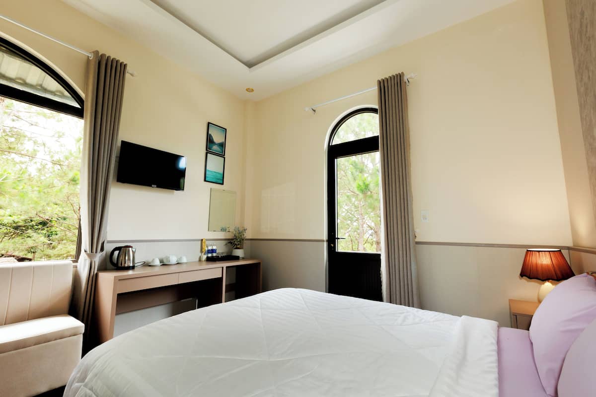 Deluxe Double Room, Balcony, Valley View | Blackout drapes, soundproofing, free WiFi