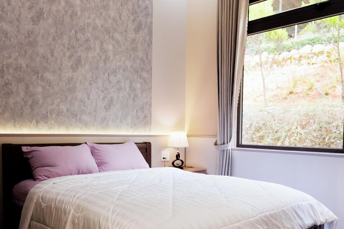 ستائر تعتيم وتجهيزات عازلة للصوت وواي فاي مجانًا