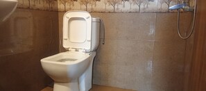 Family Apartment, Mountain View | Bathroom