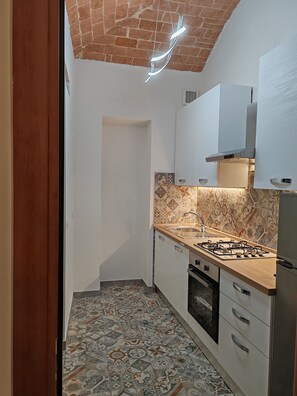 Private kitchen - Casa del Prof - Holiday apartment in the historic center (Asti)