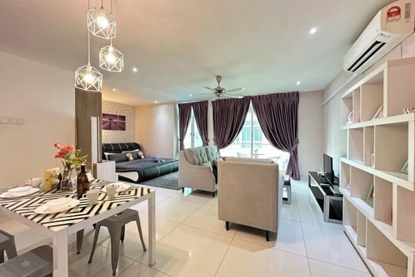 Room - ABHome [LOVE Suite] KSL D'Esplanade #Pool View #JB (Johor Bahru)