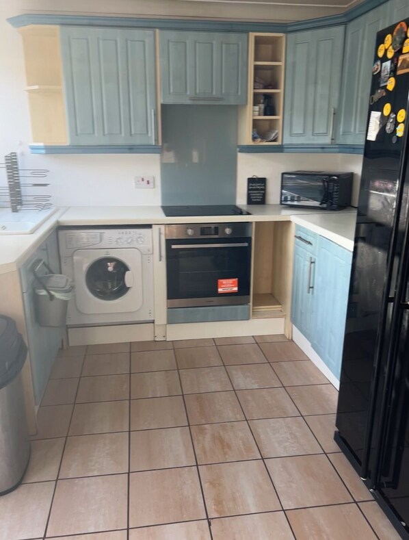 Refrigerador, microondas, horno, placa de cocina