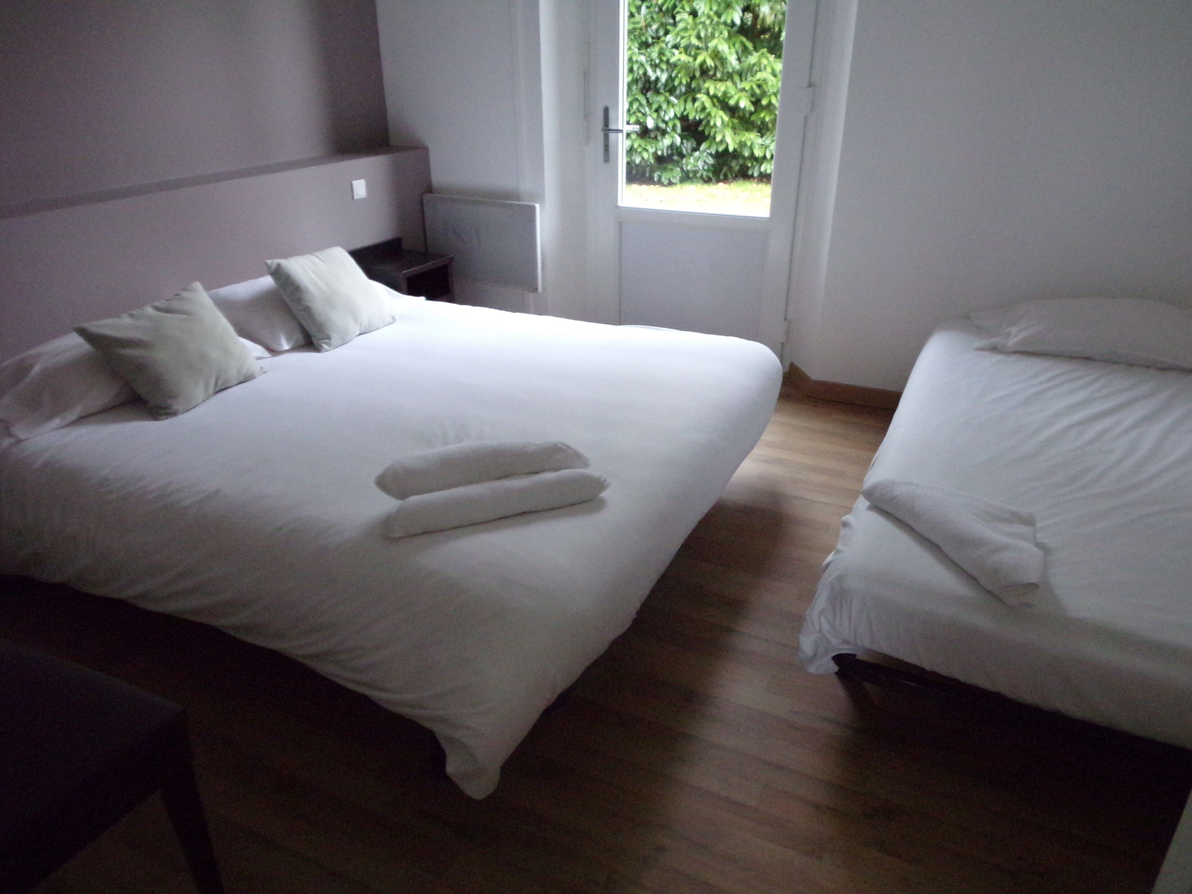 Comfort House | Travel crib, free WiFi, bed sheets