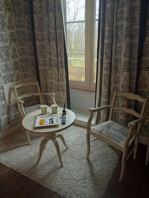 Comfort-dobbeltværelse | Weekendseng, gratis Wi-Fi, sengetøj