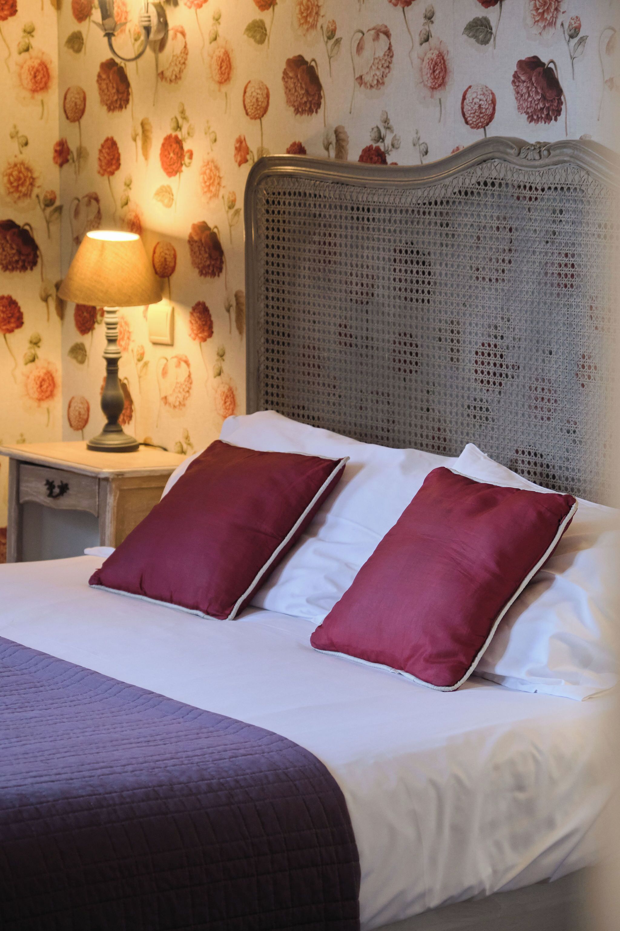 Comfort tweepersoonskamer | Een bureau, een laptopwerkplek, gratis wifi, beddengoed