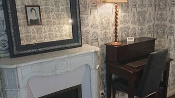 Comfort Double Room | Travel crib, free WiFi, bed sheets