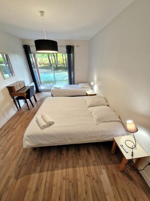 Travel cot, free WiFi, bed sheets - domaine de bel air  (Cerans-Foulletourte)