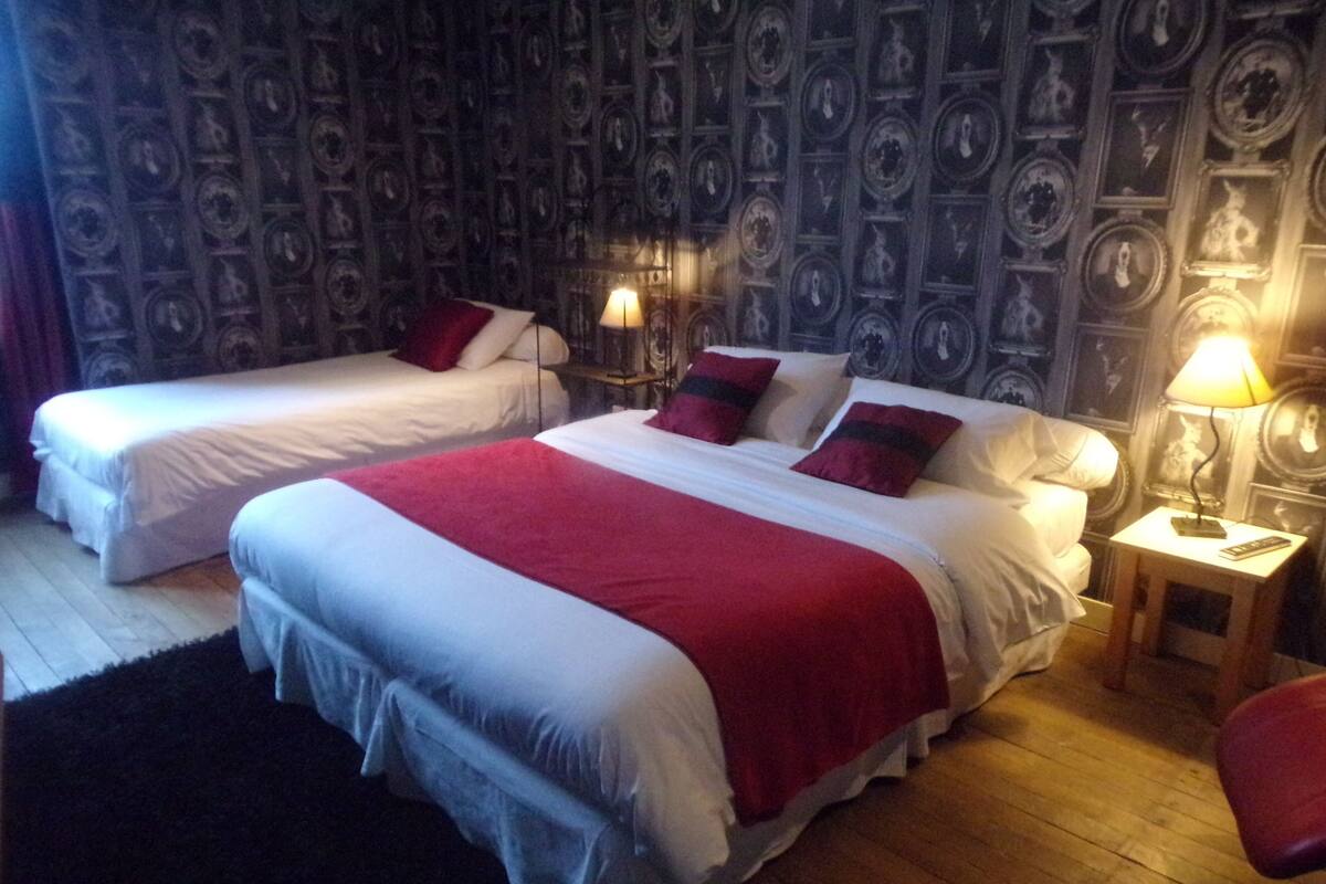 Comfort-Dreibettzimmer | Reisekinderbett, kostenloses WLAN, Bettwäsche