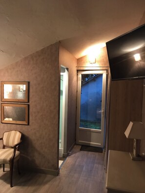 Kahden hengen comfort-huone | Vauvan matkasänky, ilmainen Wi-Fi, vuodevaatteet