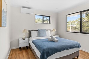 Iron/ironing board, WiFi, bed sheets - Modern Family Escape in Rochedale | Pool & Comfort (Robertson)