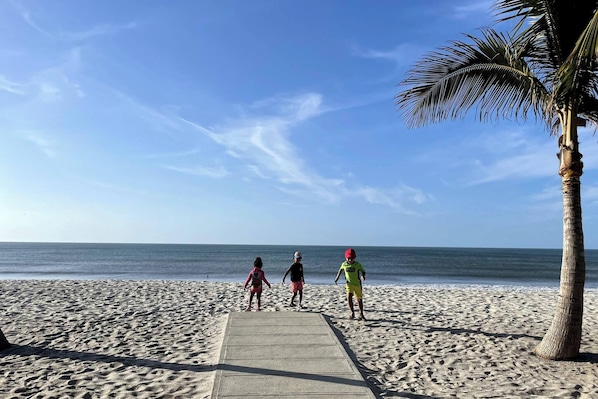 Beach - Playa Caracol, a happy beach (Provincia de Panamá Oeste)