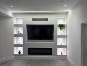 Interior - Luxury home 5 bedroom 3 bathroom games room parking (Rogerstone)