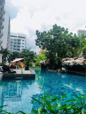 Pool - Condo 2 Bedrooms 2 Bathrooms 100 walk to the beach (Muang Pattaya)
