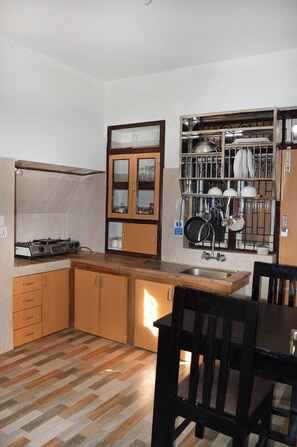 Fridge, microwave, stovetop, dishwasher - Kathmandu Apartment 1BHK Thamel 5 min walk 0 Floor (Kathmandu)