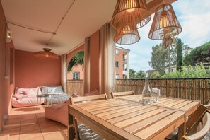 Outdoor dining - Cosy T3 5 minutes from beaches and town center (Sainte-Maxime)