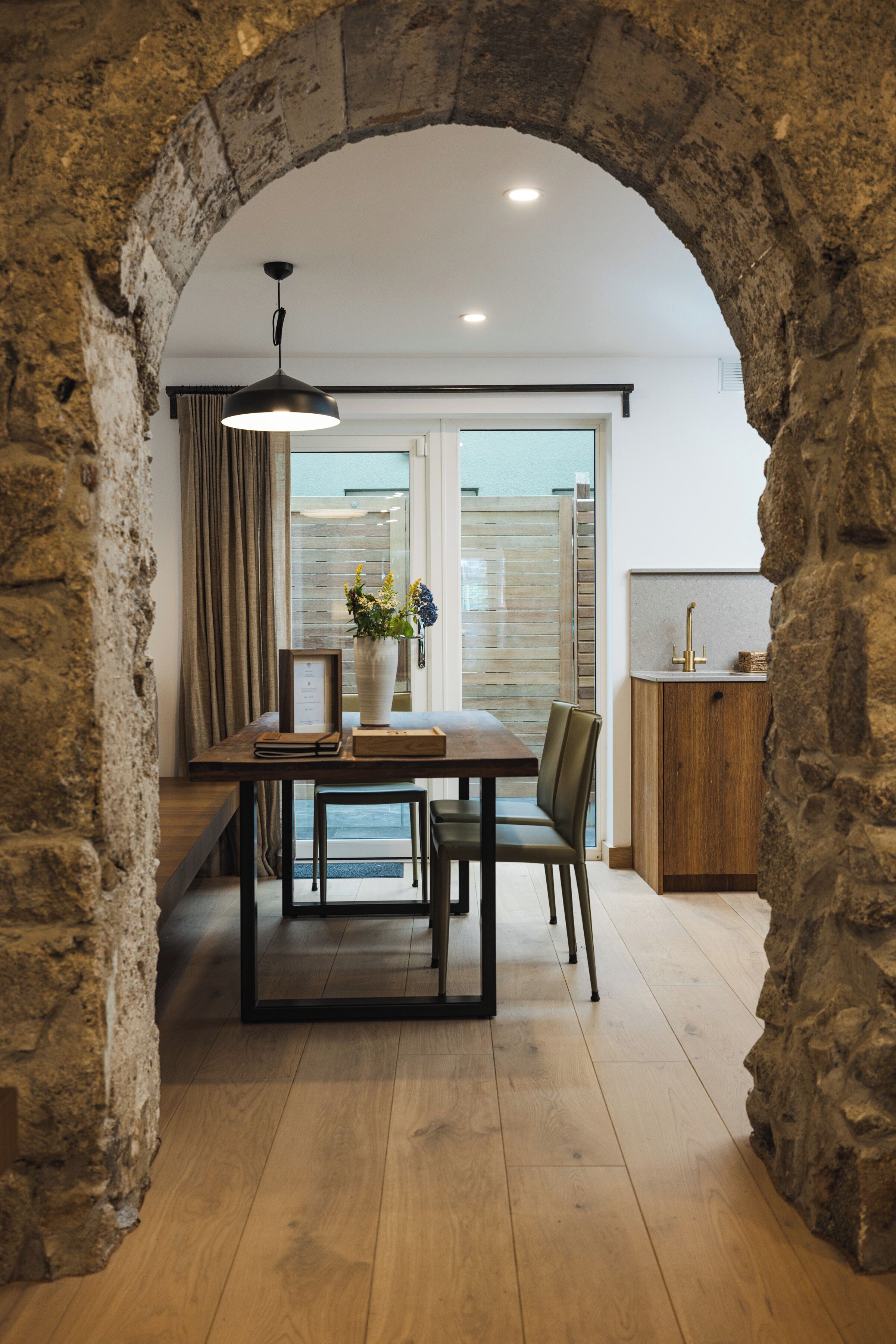 Townhome Comfort - 3 sovrum | Vardagsrum | 32-tums platt-tv med kabelkanaler, eldstad och golvvärme