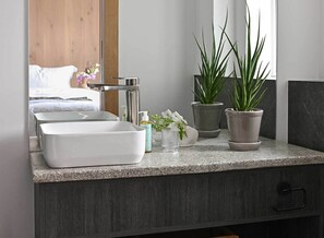 Luxury Suite | Bathroom - Within the Village (Roundstone)