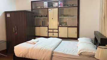 2 bedrooms, iron/ironing board, Internet, bed sheets