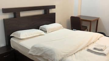 2 slaapkamers, een strijkplank/strijkijzer, internet, beddengoed